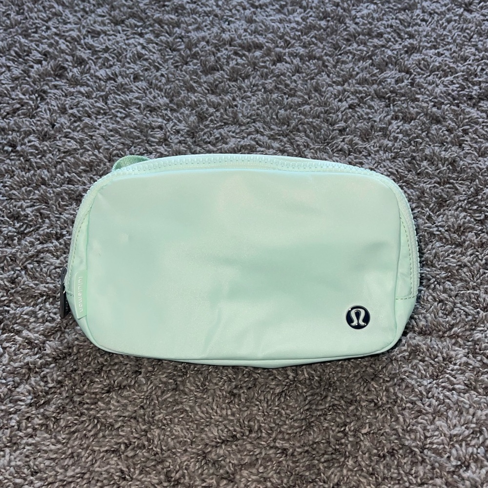 Lululemon Everywhere Belt Bag in Mint Moment